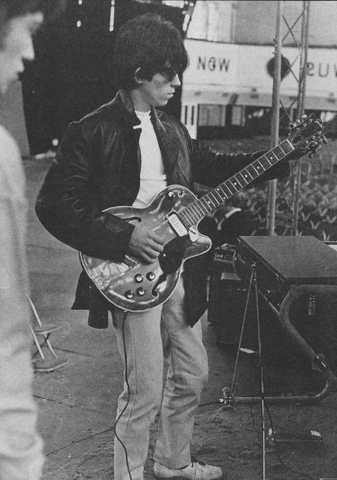 Keith Richards 1966febmar_australia_Guild_Stu01.jpg